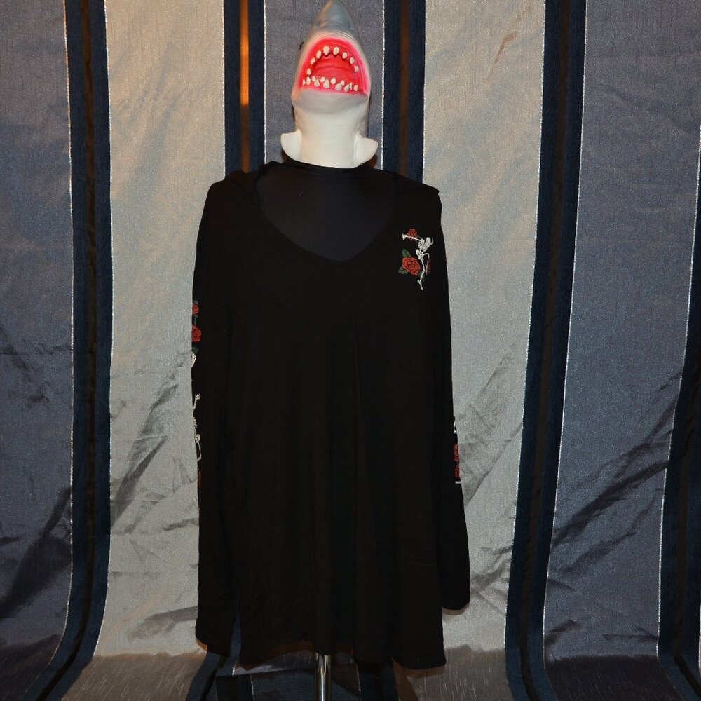 🚫SOLD🚫 Torrid Rose Dancing Skeleton Hoodie Long Sleeve Shirt Super Soft Black